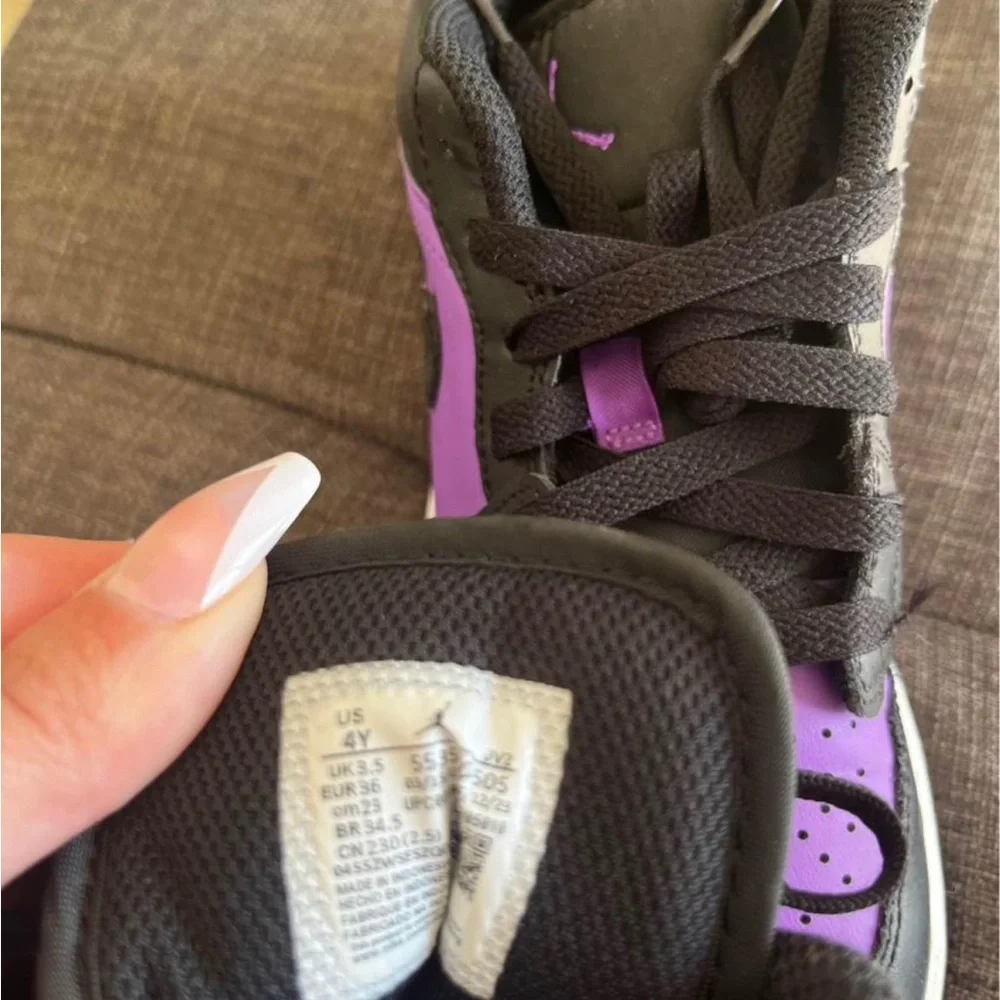 Air Jordan 1 Low GS 'Purple Venom' - Picture 3 of 3